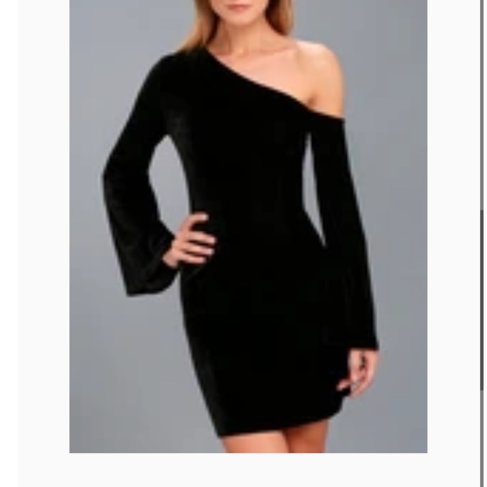 Lulus black velvet body on dress